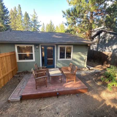 West Side Cozy Studio with Private Yard