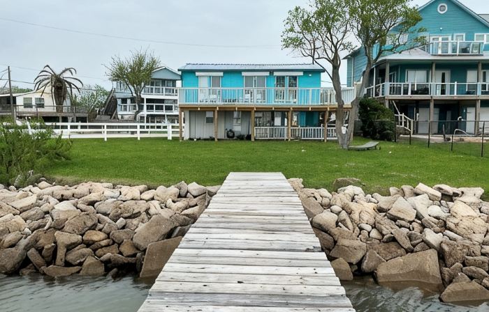 Waterfront 3 Bedroom House, San Leon Tx with Private Fishing Pier Blue Crab Casa
