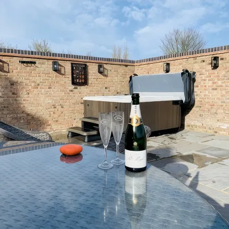 Morgan Cottage at 'This Is Not Here' With Hot Tub