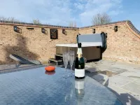 Morgan Cottage at 'This Is Not Here' With Hot Tub - Jacuzzi