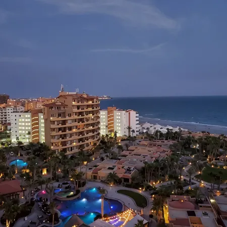 2-Story Premium PENTHOUSE Sandy Beach-Front Condo