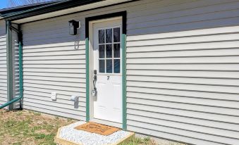 Country Mama's Modern Artsy Cottage