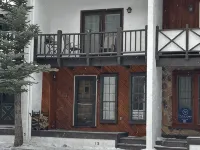 Ski-in/Ski-Out, Steps to Lifts, 1 Block to Downtown, Updated & Clean Hotels in Red River