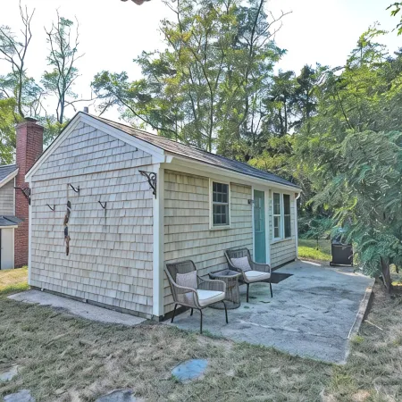 Cozy Truro Cottage pet friendly and close to the beach!