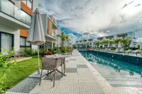 2-Level Retreat + Jacuzzi | Free Airport Transfer - ที่มีสระว่ายน้ำ