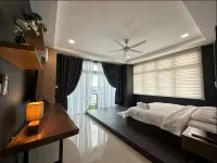 Kuching Riverine Resort - balcony