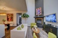 Sleeps 11! Mountain View’s. Fully renovated 4 Bedroom 3 Full Bathroom. - บังกะโล