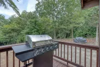 Secluded Mountain-Top Cabin with Stunning Sunset Views, Hot Tub and Fireplace - Feriehus