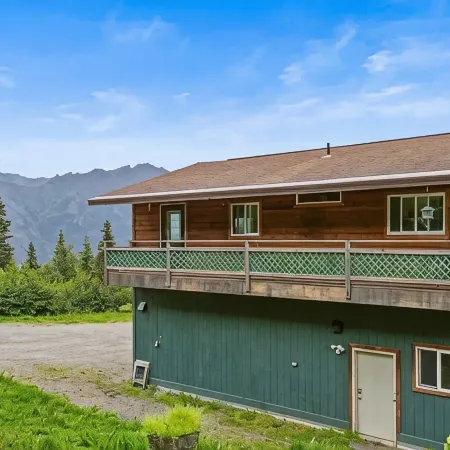 Beautiful Mountainside Escape