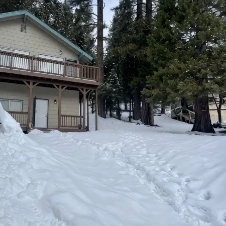 Spacious get away cabin in Mineral, minutes from Lassen south entrance