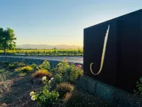 Heart of Wine Country, Cute Cottage w/Hot Tub Hotels in Windsor