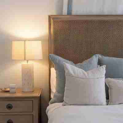 Designer Waterfront Villa with Sublime Views - Private & Exclusive. Free Kayaks. Rooms