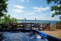 Seneca Sunsets - Waterfront, Hot Tub, Dock, Great Views, Central Location! - 3-Star
