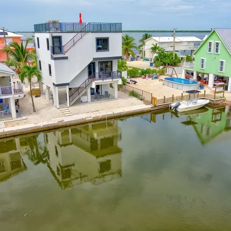🐠 HEATED SWIM SPA / OPEN WATER VIEWS / BOAT DOCK / LUXURIOUS /  BUILT IN 2023🐬
