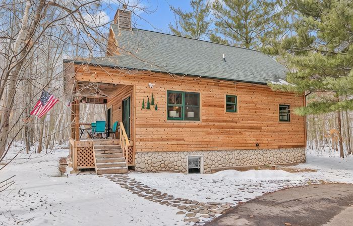 Private Modern Cabin with Hot Tub on 11 Acres - the Perfect up North Getaway