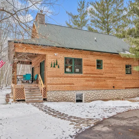 Private Modern Cabin with Hot Tub on 11 Acres - the Perfect up North Getaway