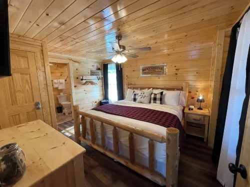 This cabin is a 1 bedroom(s), 2 bathrooms, located in Pigeon Forge, TN.