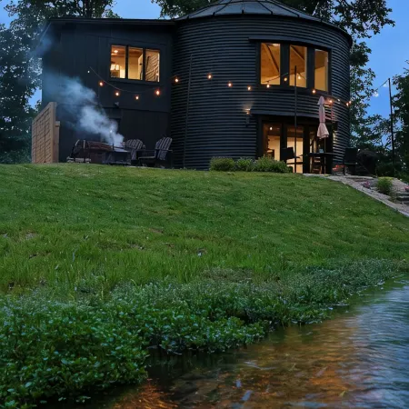 Couples Retreat, Lux, Hot Tub, Private, Peaceful, Magical, Creekside, Wildlife,