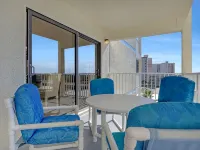Stylish w/ Ocean View and 2 Balconies, Heated Pool, Centrally Located - Parvekkeita