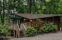 Peaceful cabin in the mountains /w hot tub
