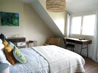 Renovated House, Large Garden, Close to Beaches Hotéis em Trebeurden
