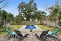 Beach Villa with Private Pool - Walk to beach and Island View Casino - Private Pools