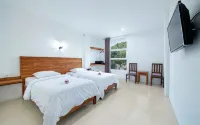 Central Inn Senggigi - 3-Star