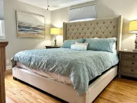 Lake Front Haven with Dual Living Rooms, Hot Tub - 4 stjerner