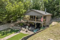 Remodeled cabin on Grand Lake with boat slip and boat dock.  Pet-Friendly! - 부티크