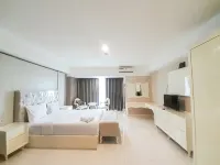 Modern Look and Homey Studio at Mataram City Apartment By Travelio - Condos