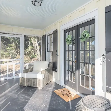 Old Town Bluffton Cottage + Free Golf Cart - Fenced Yard - Downtown - Sleeps 8