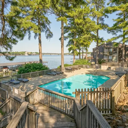 Lake Hamilton Condo - Sleeps 4, Pool, and Hot Tub!