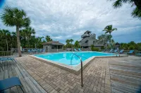 SANDY TUNDRA TOWNHOUSE, WATER-VIEWS, BOAT SLIP, PRIVATE BEACH, CLUB ACCESS - Pools