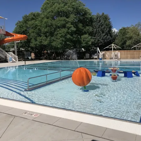Newly Remodeled, Sleeps 12, Quiet neighborhood near it ALL, Pet Friendly