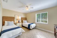 GEM! 3 BR BEACH HOUSE w/ HEATED POOL, short ride to the beach! - 비치