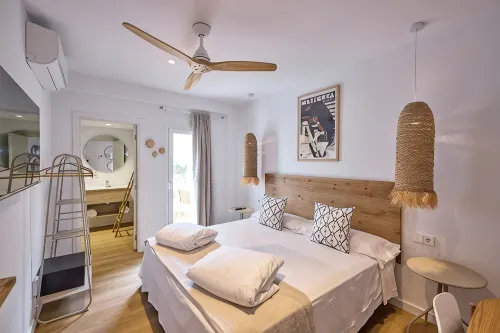 INNER Hostal Es Moli - Homestays