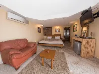 Dharma Beach Hotel di 