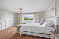 Executive Waterfront Home - con encanto