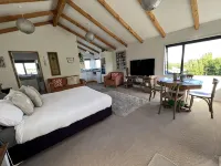 Cosy, comfortable Loft with free wi-fi set in a great location of the West Coast - Apartments