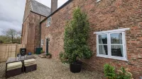 Cosy but spacious, historic cottage on The Red House Estate - Pools