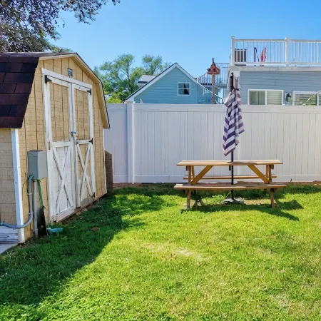 Spacious 2 Bed2 Bath Guest Suite Apt with HOT TUB and EV Charging