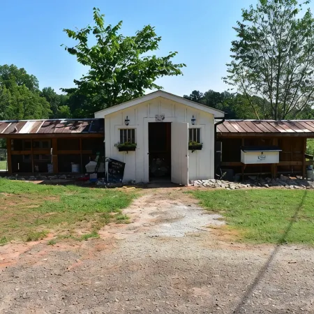 Charming 1-bedroom farmhouse in marvelous Seneca with WiFi, AC Отели в г. Окони Каунти