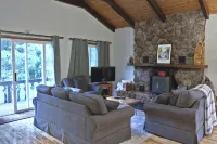 Loose Moose Lodge – Family Chalet, Fireplace, Ski! - Chalets