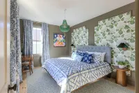 THE DELPHINE Luxury Downtown Charleston Villa, 1 Block to King + Private Pool - 別墅
