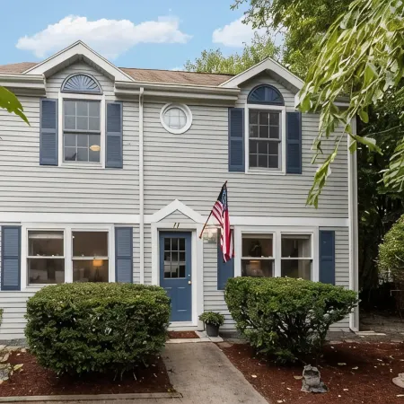 Great location! Short walk to the beach, 5min drive to center! A lot of capacity