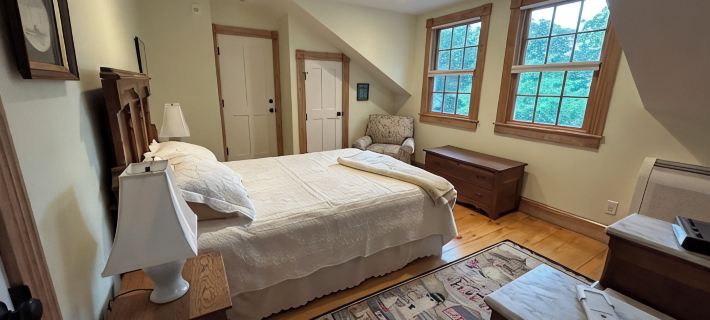 Chatham Village:  Large, Newly-Renovated 1 Bedroom Apartment in Antique Home Ξενοδοχεία στην πόλη Chatham