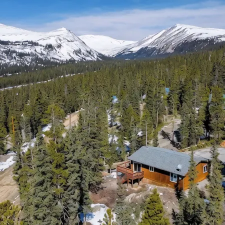 Mountain Base Camp, 2 Bedroom, Wood Stove Amazing Views, Middle of Everything