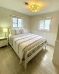 3Br Cottage on SE Lake Leelanau with Private Beach, Marina and Playground! - Wi-Fi