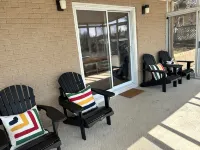 4 Bed, 2 Bath Lake House - Lotw, Road Access, 2 Mins to Downtown, Dog Friendly! - واي فاي