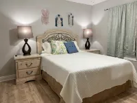 Spacious 5-bedroom Beach Retreat W/ Private Pool - Wifi